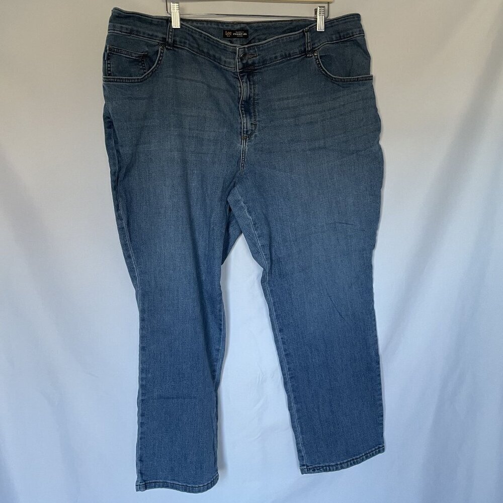 Lee Plus Relaxed Fit Straight Leg Mid Rise Jeans size 42 waist comfortable denim